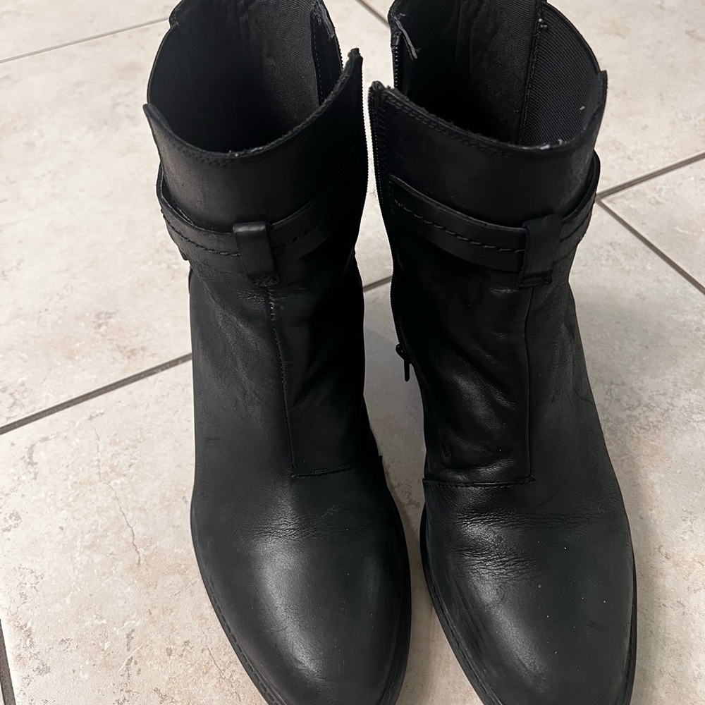 Women's Clarks size 11 Black Ankle Boots